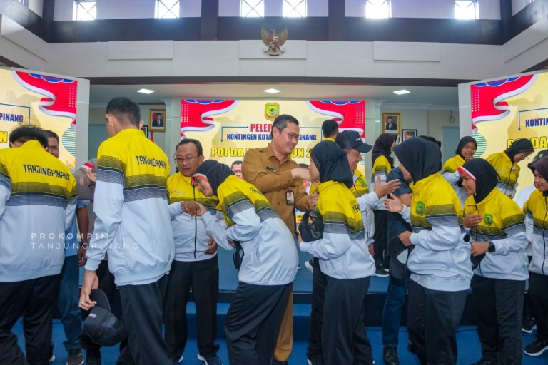 Lepas Kontingen “Sang Juara” ke Popda Kepri, Ini Pesan Sekda Tanjungpinang untuk Atlet